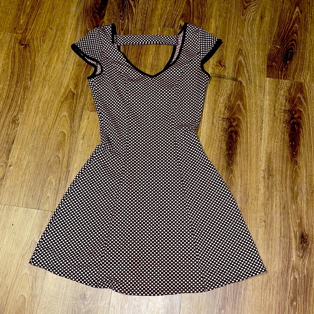 Short flare pin-up pink polka dot dress